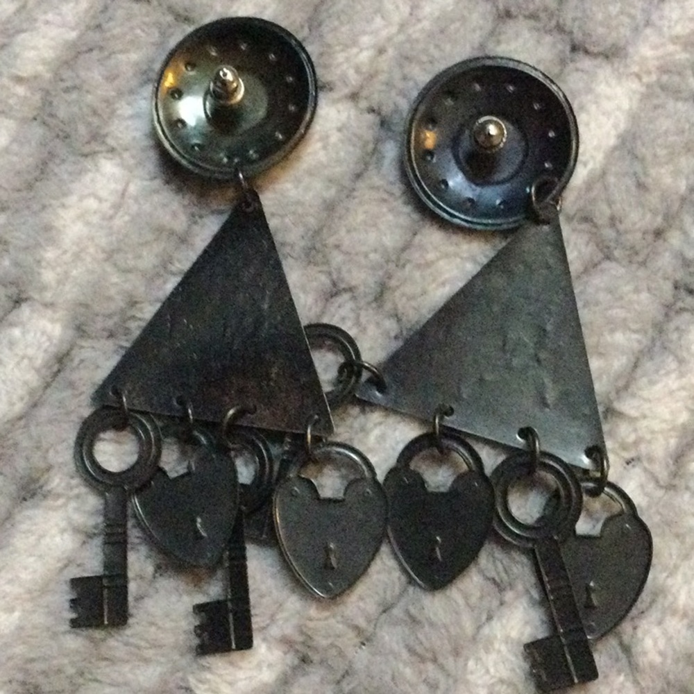 Vintage 80s Key and lock dangle earrings - Picture 3 of 3